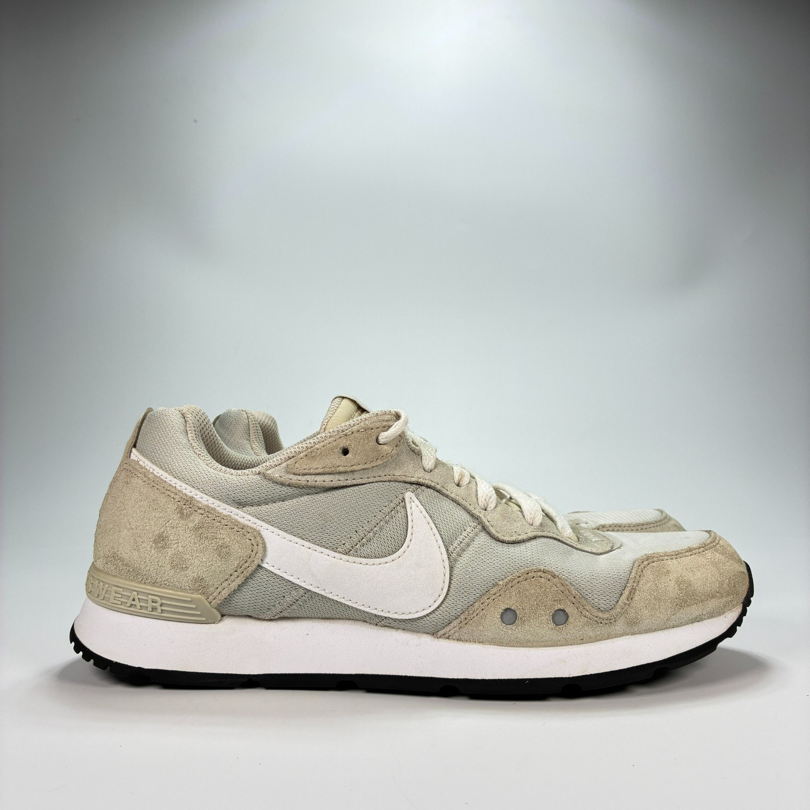 Nike Venture Runner Cream Beige Retro Running Shoes Ck2948-002 Women’s Size 9.5